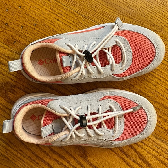 EUC Columbia Trail Shoe, Gray - Picture 2 of 5